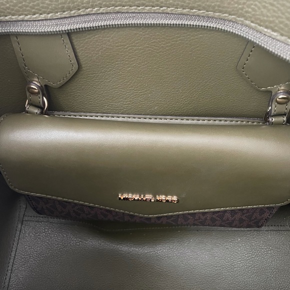 Michael Kors Kimberly 3 in 1 Crossbody Tote - Picture 3 of 16